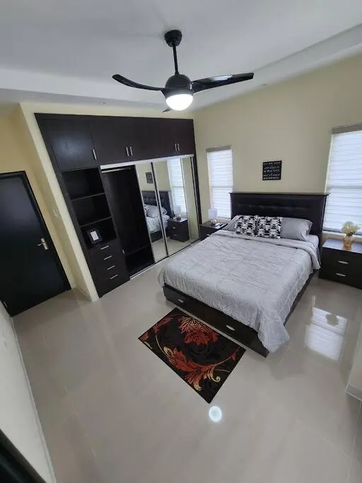 בית נופש אוצ'ו ריוס Grand Palladium Island Vacation Stay